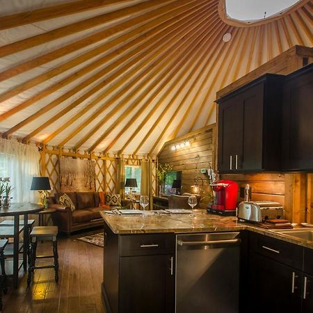 Spring Ridge Luxury Yurt - Creekside Glamping With Private Hot Tub Villa Topton Bagian luar foto