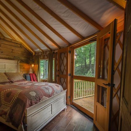 Spring Ridge Luxury Yurt - Creekside Glamping With Private Hot Tub Villa Topton Bagian luar foto