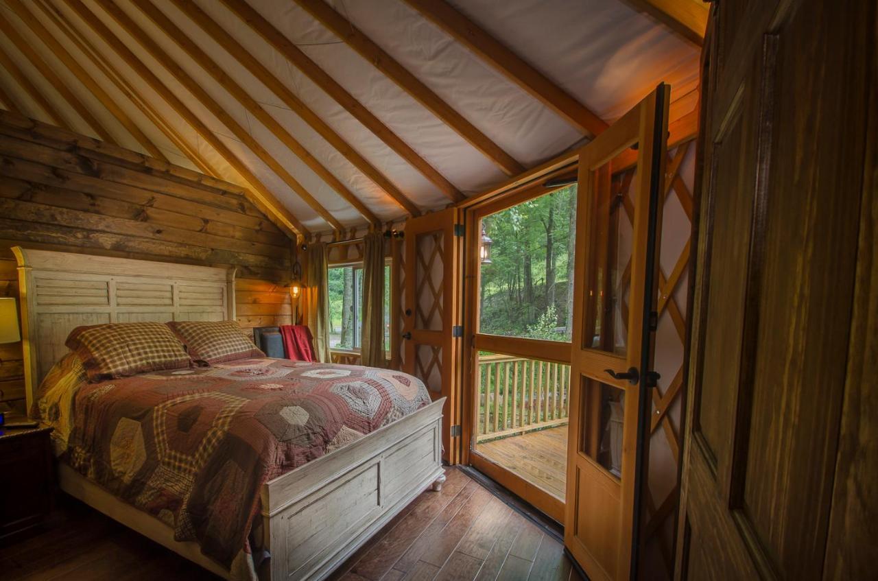 Spring Ridge Luxury Yurt - Creekside Glamping With Private Hot Tub Villa Topton Bagian luar foto