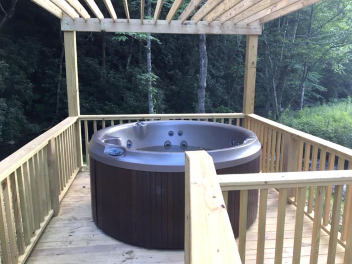 Spring Ridge Luxury Yurt - Creekside Glamping With Private Hot Tub Villa Topton Bagian luar foto