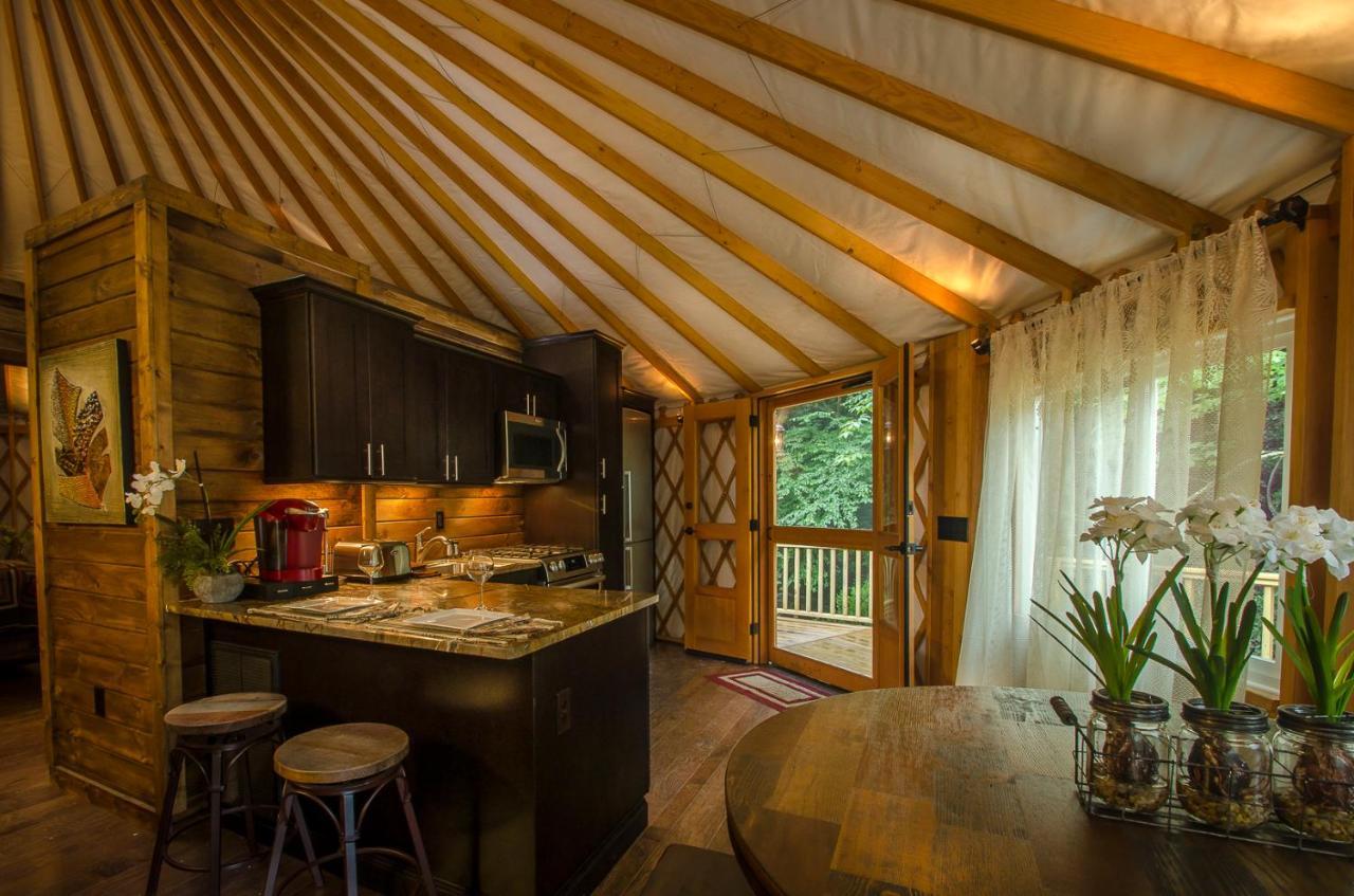 Spring Ridge Luxury Yurt - Creekside Glamping With Private Hot Tub Villa Topton Bagian luar foto